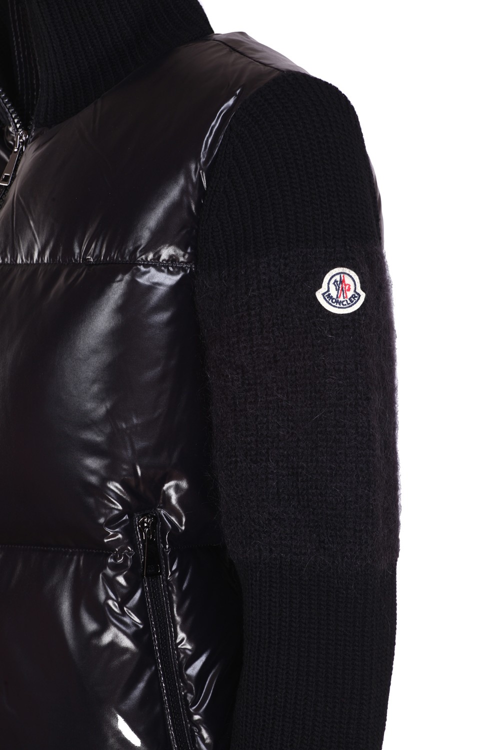 shop MONCLER Saldi Cardigan: Moncler cardigan imbottito.
Collo alto.
Maniche lunghe.
Fronte con imbottitura in piuma e trapuntatura a boudin.
Chiusura anteriore con zip.
Logo Moncler.
Composizione: 100% Poliammide.
Composizione imbottitura: 90% Piumino 10% Piuma.
Fabbricato in Repubblica Moldova.. 9B00018 M1241-999 number 6021825